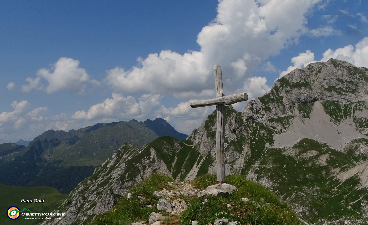 60 Croce lignea al Passo di Gabbia  (2050 m).JPG